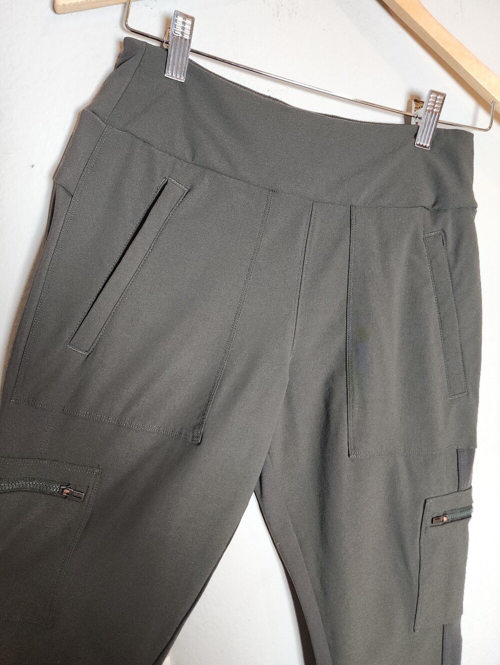 Athleta Headlands Hybrid Cargo Tight Pants Pull On Green Size 8 Hiking Trekking - Picture 7 of 16
